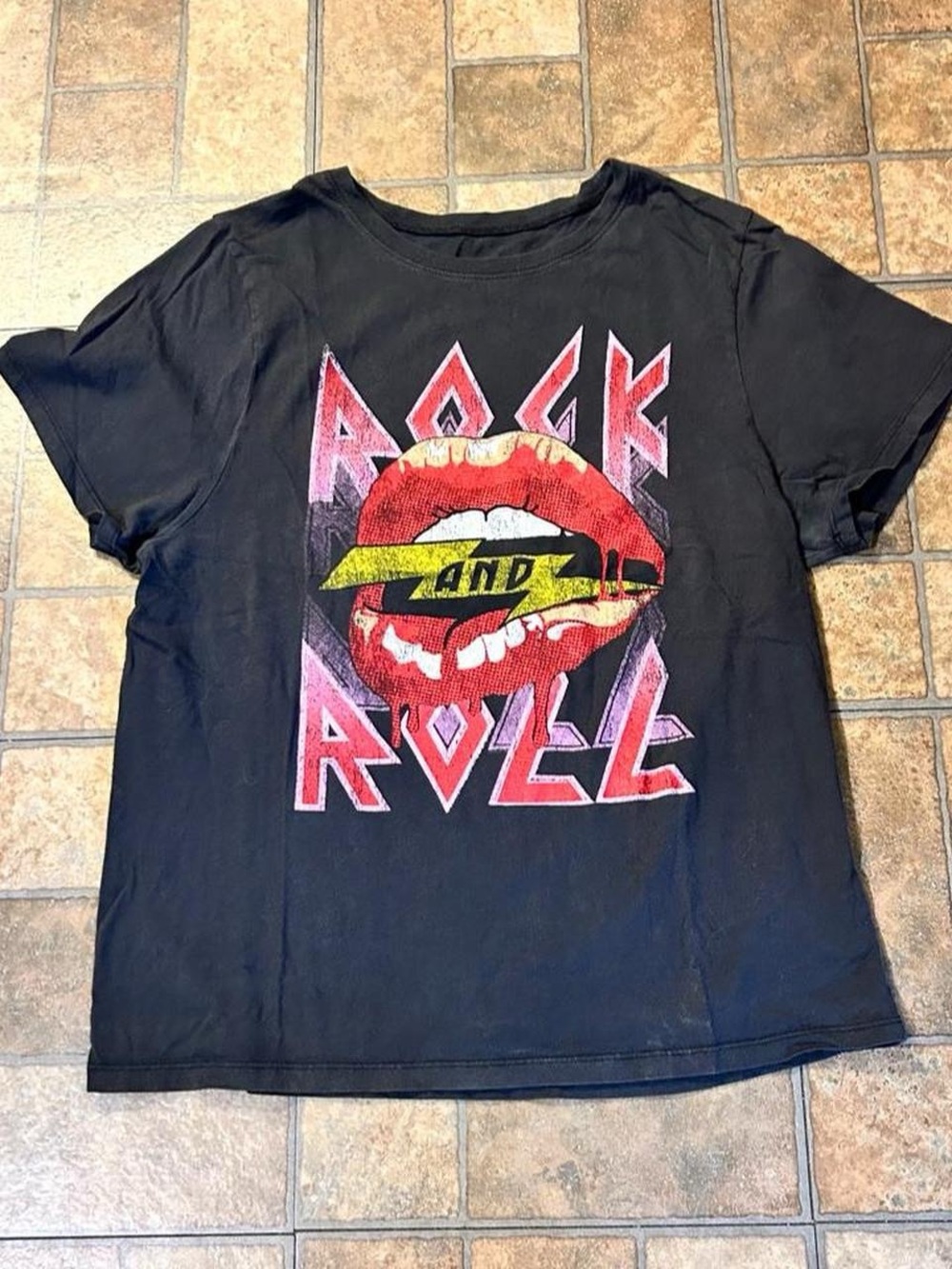 graphic tee